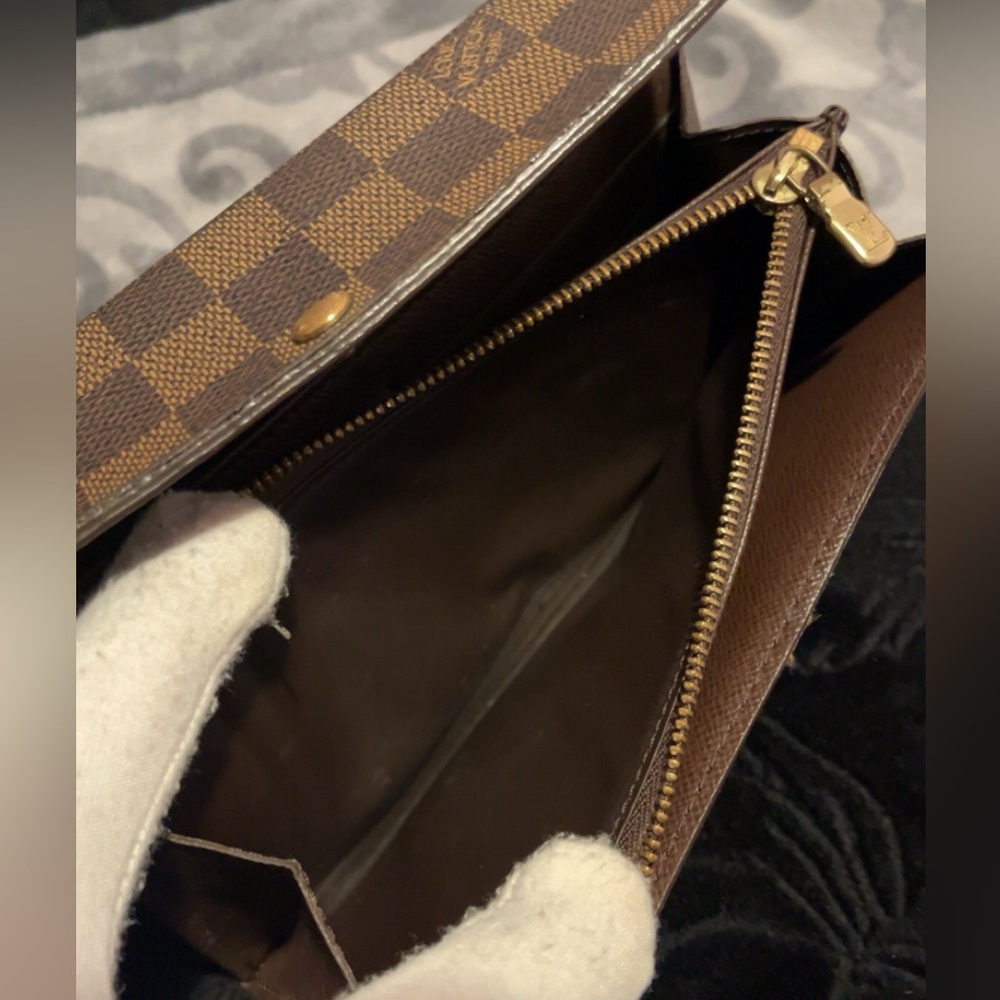 V.G.U.C Louis Vuitton Ebene Sarah Wallet, Does not SNAP‼️ - Picture 6 of 7